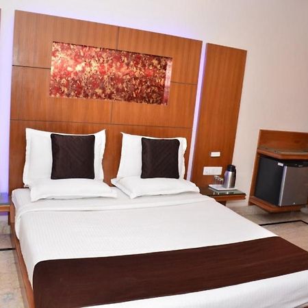 Hotel Basera Brij Bhoomi Vrindávan Kültér fotó