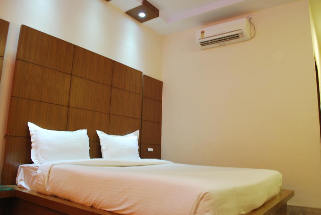 Hotel Basera Brij Bhoomi Vrindávan Kültér fotó