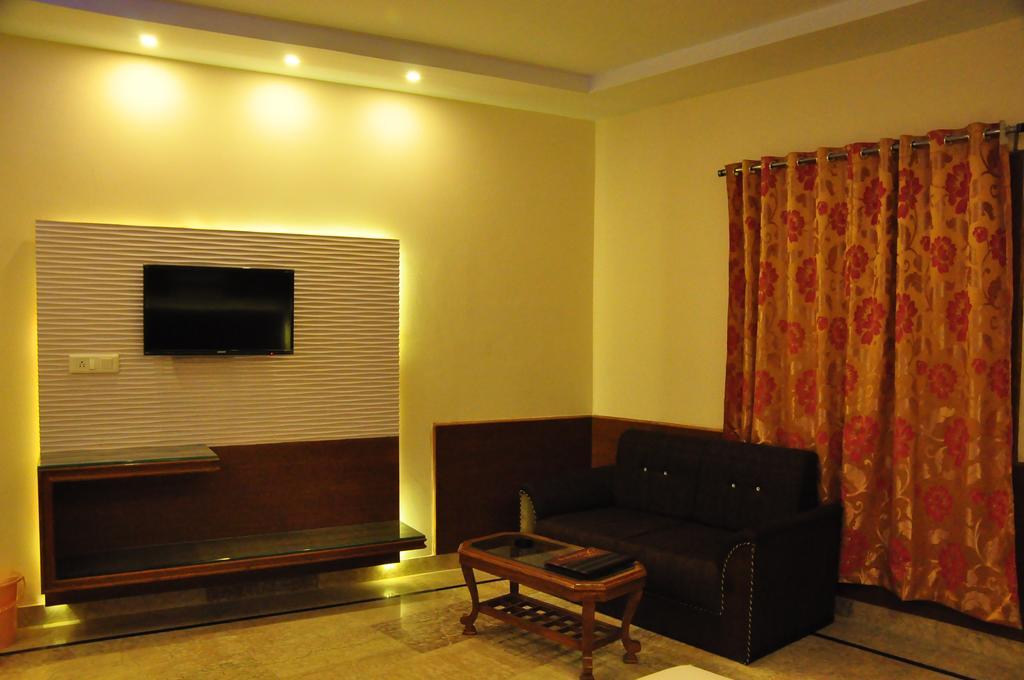 Hotel Basera Brij Bhoomi Vrindávan Szoba fotó